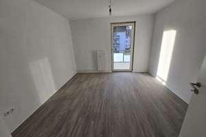 2 Zimmer plus Wohnküche, frisch saniert, mit Balkon in Reisholz – Würzburger Str. 17, 40599 Reisholz, Düsseldorf – Vorschaubild 1