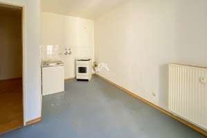 RUHIGE ALTBAUWOHNUNG IM BELIEBTEN SIMON-DACH-KIEZ | IM GARTENHAUS 4.OG OHNE AUFZUG |PROVISIONSFREI | – Libauer Str. 6, 10245 Friedrichshain, Berlin – Vorschaubild 4