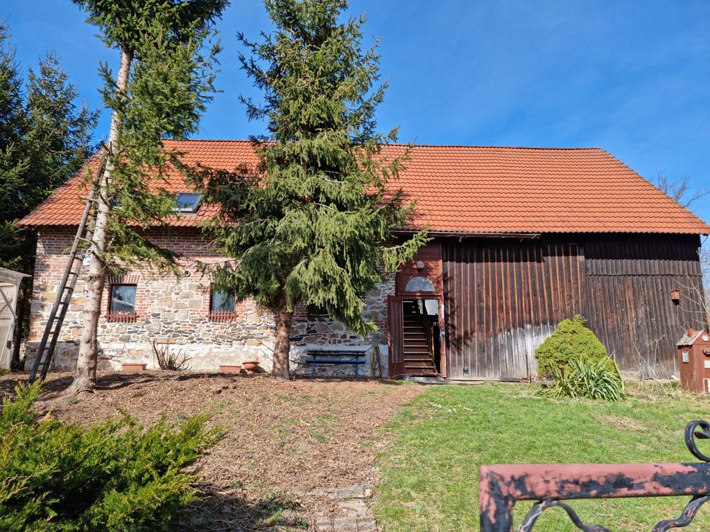 Sanierungsbedürftige Werkstatt mit Wohnung