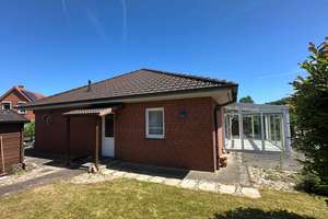 Gepflegter Bungalow mit Wintergarten und Carport – Die vollständige Adresse der Immobilie erhältst du vom Anbieter., 23795 Klein Gladebrügge – Vorschaubild 2