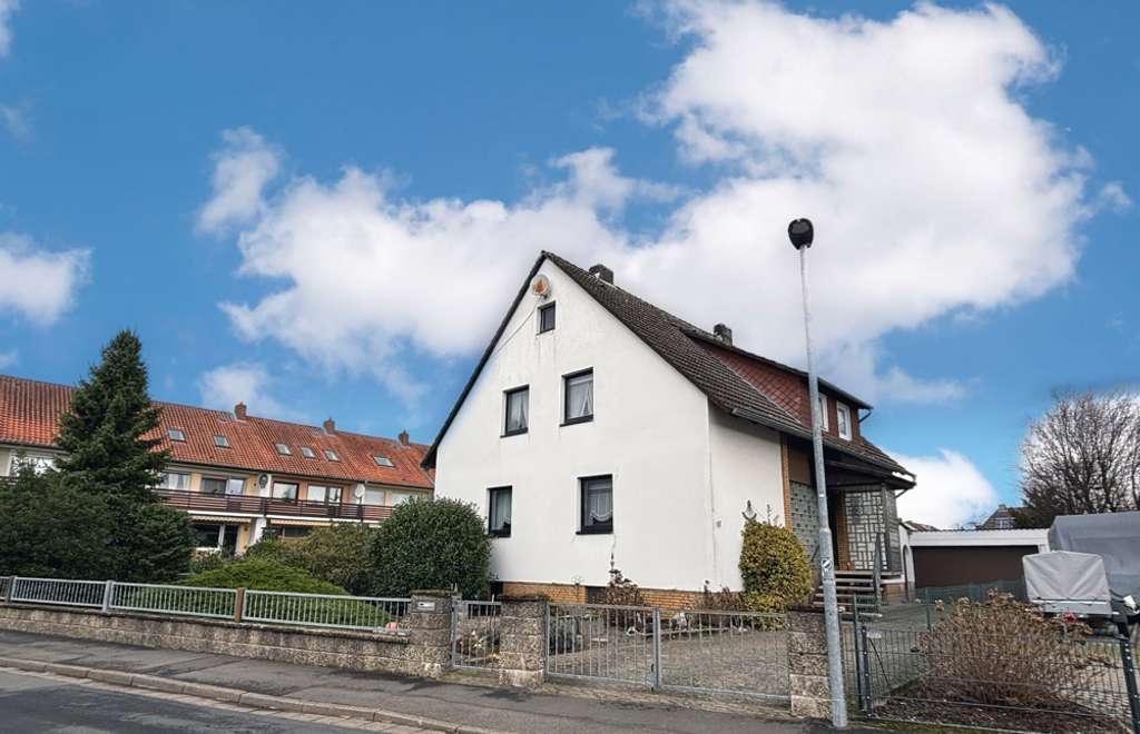 Immobilie in Garbsen - Großzügiges Einfamilienhaus mit großem Garten in begehrter Lage von Garbsen! - Bild 1