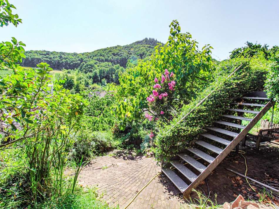 Treppenaufgang zur Terrasse im