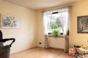 Exklusiver freistehender Bungalow mit Einliegerwohnung, Fernblick, Doppelgarage & großem Garten – Krappelroth 29, 66839 Schmelz – Vorschaubild 7