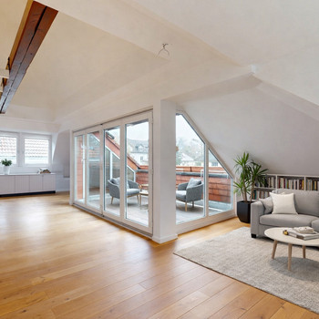 Modernisierte Maisonettewohnung mit Skylineblick und Gartenanteil im Diplomatenviertel