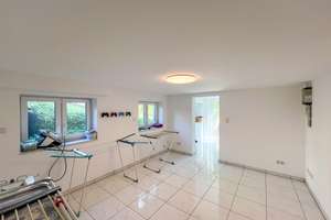 Großes freistehendes Haus mit  5 Schlafzimmern in Wiesbaden-Nordost! – Die vollständige Adresse der Immobilie erhältst du vom Anbieter., 65195 Nordost, Wiesbaden – Vorschaubild 34