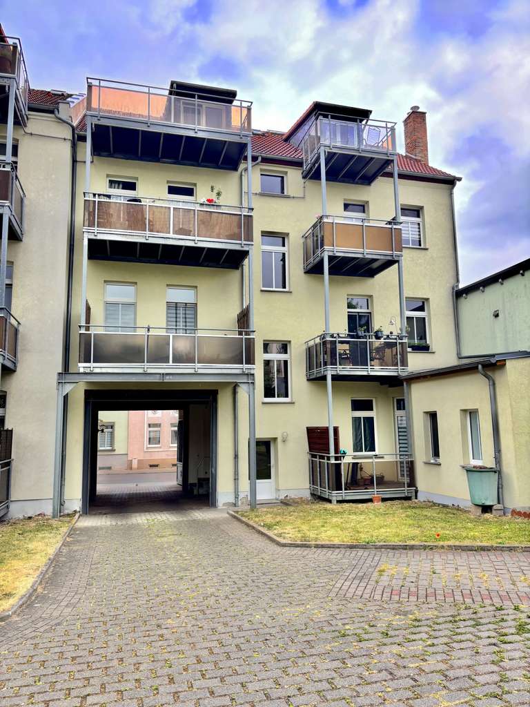 Immobilie in Köthen (Anhalt) - Kapitalanlage mit 6 % Rendite - 6 vermietete Wohnungen im gepflegten Mehrfamilienhaus in Köthen - Bild 1