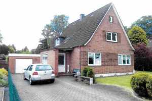 Im Rahmen der Zwangsversteigerung! Einfamilienhaus mit Garage in ruhiger Lage – Nordfriesland (Kreis) – Vorschaubild 1
