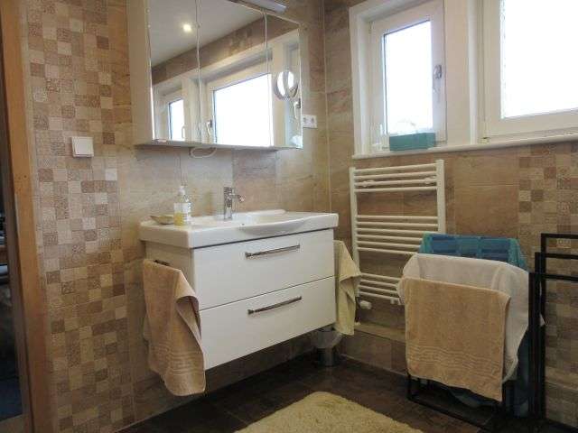 Immobilie in Wennigsen (Deister) - Komplett modernisierte 3,5-Zimmer-ETW in Vierfamilienhaus mit 2 Stellplätzen und großer Gartenfläche - Bild 4