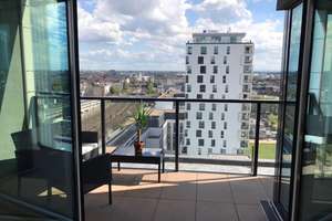 Skylineblick aus der 14.etage-moderne 3-Zimmer-Wohnung mit Balkon & Tiefgarage – Toulouser allee 15, 40211 Pempelfort, Düsseldorf – Vorschaubild 5