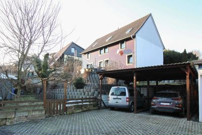 Umfangreich modernisiertes Einfamilienhaus mit 6 Zimmern, großem Garten und Bergblick