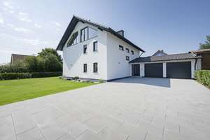Erstbezug! Wohnen mit Stil und Raum – 9-Zimmer-Einfamilienhaus mit Wellnessbereich & Garten – Die vollständige Adresse der Immobilie erhältst du vom Anbieter., 85465 Wartenberg – Vorschaubild 2