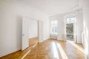 Zauberhafter 3-Zimmer-Stuckaltbau in zentraler Lage