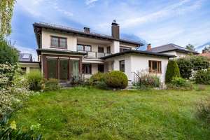 Gepflegtes Wohnhaus mit Garage, Wintergarten und weiterer Wohneinheit