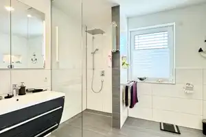 Atemberaubendes Einfamilienhaus mit Doppelgarage und großem Garten in Toplage! – Salzgitter – Vorschaubild 9