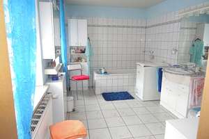 Neues Angebot !  Teilsaniertes Reihenmittelhaus ca. 150 m² Wohnfläche + eigene Zufahrt und 3 Garagen – Philippstraße 15, 8393 Meerane – Vorschaubild 18