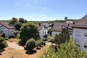 Sofort freie, ruhige 2-Zimmer-Eigentumswohnung im DG mit Dachloggia und Tiefgaragenstellplatz! 