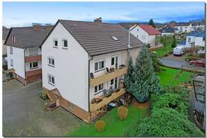 Dreifamilienhaus mit freier Wohnung in beliebter Lage von Kaufungen – Die vollständige Adresse der Immobilie erhältst du vom Anbieter., 34260 Kaufungen – Vorschaubild 2