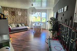 Attraktive und gepflegte 4-Zimmer-Hochparterre-Wohnung mit Balkon und Einbauküche in Kiel – Kiel – Vorschaubild 2