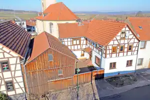 Ein Stück Heimat: Großzügiges Fachwerkhaus mit Scheune am Hainich – Wartburgkreis – Vorschaubild 1
