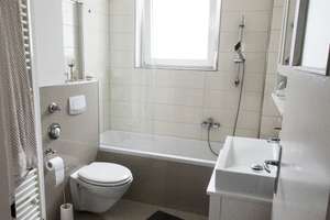 17 m² großes, voll möbliertes Frauen-WG-Zimmer mit Gartennutzung in 3er-WG – All-Inclusive-Miete – Isernhagener Straße 50, 30163 List, Hannover – Vorschaubild 2