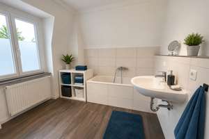 Helle und modernisierte 2 Zimmer-Dachgeschoss-Wohnung in sehr zentraler Lage! – Höchstätter Str. 9, 86156 Links der Wertach-Süd, Augsburg – Vorschaubild 8