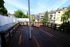 Moderne vollmöblierte 4-Zimmer-WG mit Terrasse und Einbauküche – Frankenberger Viertel
