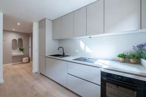 Sanierte Wohnung in Top-Lage am Ku’damm, Einbauküche, Aufzug, bezugsfrei mit Balkon – Johann-Sigismund-Straße 19, 10711 Halensee, Berlin – Vorschaubild 6