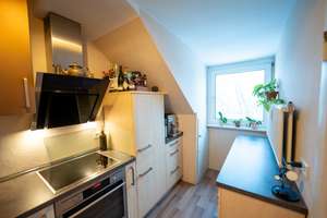 Dachgeschosswohnung mit Einbauküche – Eckampstraße 24, 40472 Rath, Düsseldorf – Vorschaubild 2
