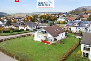 gepflegtes Zweifamilienhaus in ruhiger Lage
auf sonnigem, großem - aufteilbarem - Grundstück – Die vollständige Adresse der Immobilie erhältst du vom Anbieter., 78333 Stockach – Vorschaubild 1