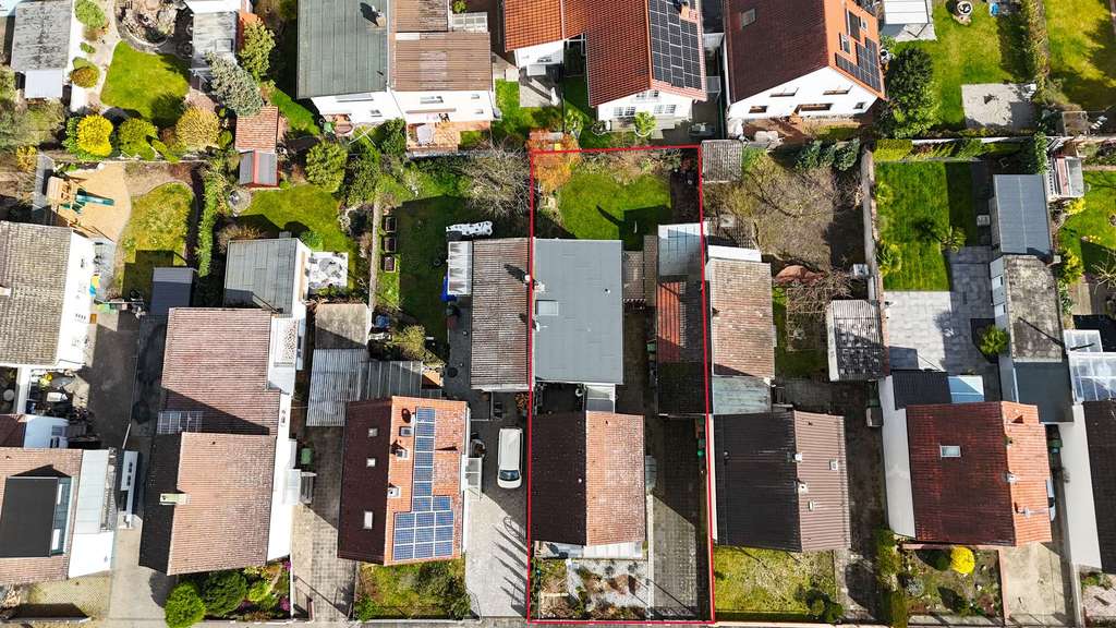 Immobilie in Viernheim - Mehrgenerationenwohnen oder Wohnen & Arbeiten! Vielseitiges Anwesen mit Garten& 2 Balkonen! - Bild 1