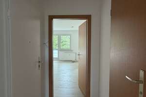 Kleine Familie = kleines Apartment - mit Wannenbad und Balkon! Leider ohne Aufzug! – Zossener Straße 172, 12627 Hellersdorf, Berlin – Vorschaubild 7