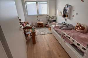 Lichtdurchflutete, neuwertige 4-Zimmer-Wohnung mit Balkon und EBK in Duisburg-Huckingen  – Mündelheimer Straße 25, 47259 Duisburg – Vorschaubild 4