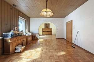 Trier: Reihenmittelhaus in zentraler Stadtlage mit Garten, Terrasse, Balkon und zwei Garagen – Die vollständige Adresse der Immobilie erhältst du vom Anbieter., 54292 Nord, Trier – Vorschaubild 26
