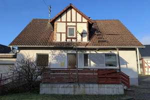 Ansprechendes und charmantes Einfamilienhaus mit Garage und kleinem Garten inmitten von Wölmersen! – Die vollständige Adresse der Immobilie erhältst du vom Anbieter., 57635 Wölmersen – Vorschaubild 3
