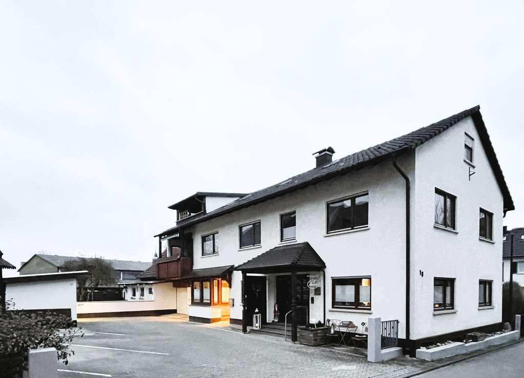 Immobilie in Appenweier - Gepflegtes Mehrfamilienhaus mit 3 Wohneinheiten - zentral, vermietet & zukunftsfähig - Bild 0