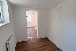 Frisch sanierte 1,5-Zimmer-Wohnung mit außergewöhnlich großer Terrasse - Stuttgart-Süd – Hohentwielstraße 158a, 70199 Südheim, Stuttgart – Vorschaubild 2