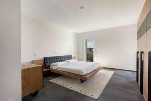 Penthouse-Gefühl im eigenen Haus – moderne Designvilla mit Dachterrassen und Wärmepumpe – Die vollständige Adresse der Immobilie erhältst du vom Anbieter., 13053 Alt-Hohenschönhausen, Berlin – Vorschaubild 18