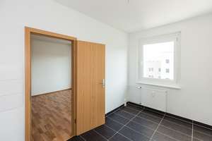 **JETZT EINZEIHEN**3-Zimmer-Wohnung // Balkon // DG // Bad mit Wanne // ab sofort – 4207 Lausen-Grünau, Leipzig – Vorschaubild 4