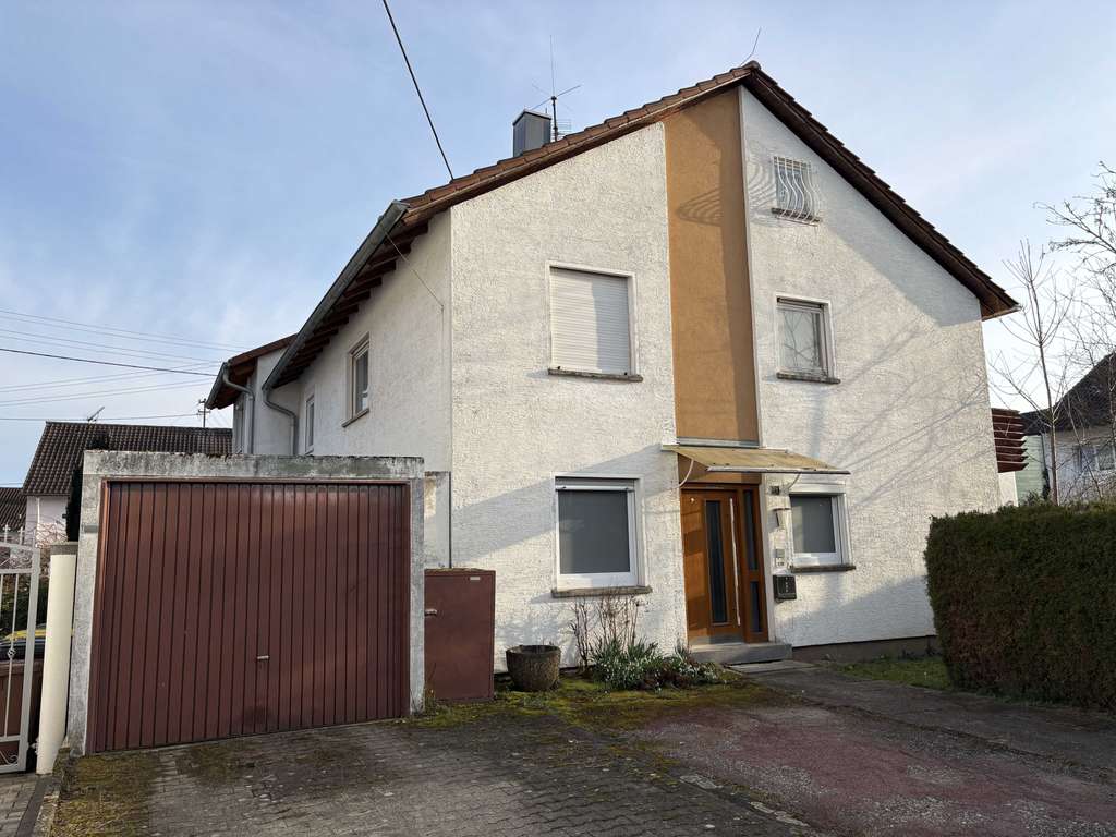 Immobilie in Kirchheim am Neckar - Doppelhaushälfte  mit Garage und 2 Stellplätzen - Bild 2