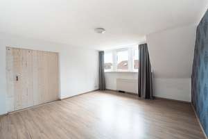 Helle und modern gestaltete 4-Zimmer-Dachgeschosswohnung in ruhiger Wohnlage