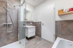 Modernes Refugium mit Weitblick: Exklusives Wohnerlebnis im Dachgeschoss! – Die vollständige Adresse der Immobilie erhältst du vom Anbieter., 26135 Drielaker Moor, Oldenburg (Oldenburg) – Vorschaubild 8