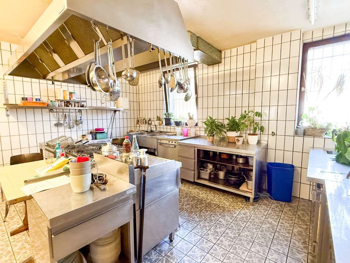 Immobilie in Neuhausen - Mehrfamilienhaus + Nebengebäude mit Entwicklungspotenzial - Bild 2