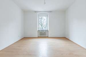 Urbaner Altbaucharme mit hohen Decken und lichtdurchfluteten Räumen – Die vollständige Adresse der Immobilie erhältst du vom Anbieter., 76133 Südweststadt, Karlsruhe – Vorschaubild 4