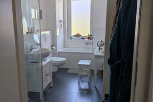 Schöne 4-Zimmer-Wohnung mit Terasse, kleinem Garten und Loggia in Düsseldorf-Heerdt – Die vollständige Adresse der Immobilie erhältst du vom Anbieter., 40549 Heerdt, Düsseldorf – Vorschaubild 2