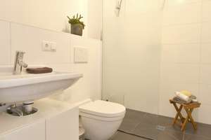 Hochwertig möbliertes Apartment inkl. WLAN/MagentaTV, Fußbodenheizung, Parkett – Riemenschneiderstr 10, 53175 Hochkreuz, Bonn – Vorschaubild 10
