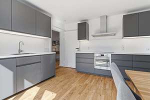 Charmante 3,5 Zimmer Wohnung mit Balkon im Herzen der Maxvorstadt – wohnen am Josephsplatz – Die vollständige Adresse der Immobilie erhältst du vom Anbieter., 80798 Josephsplatz, München – Vorschaubild 7