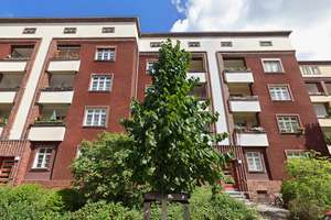 WOHNEN IM GRÜNEN  MIT URBANEM KOMFORT - 2 ZIM. WOHNUNG MIT LOGGIA  IN RUHIGLAGE - VERMIETET