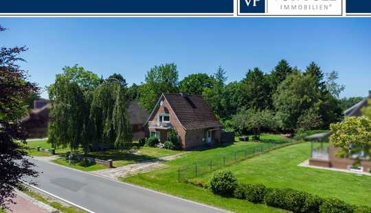 Bild von Vermietetes Zweifamilienhaus in Ihlow - Renditeobjekt mit großem Grundstück