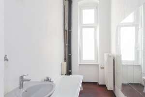 Altbau-Juwel mit Seltenheitswert: Klassischer Charme trifft maximale Gestaltungsfreiheit – Wilmersdorfer Straße 106, 10629 Charlottenburg, Berlin – Vorschaubild 3