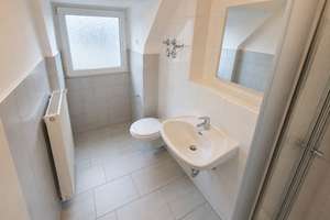 helle DG 2-Zimmer Wohnung mit Balkon in zentraler Lage – Bergisch-Gladbacher-Str. 533, 51067 Holweide, Köln – Vorschaubild 2